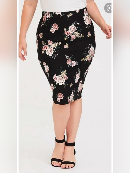 torrid Dresses & Skirts - Torrid Floral Midi Pencil skirt 
Size 4 = Size 26